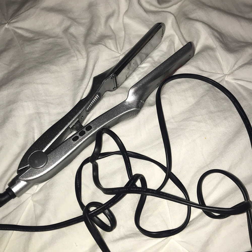 ION titanium platinum hair straightener